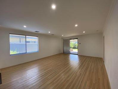 27 Lucknow Street, Piara Waters WA 6112
