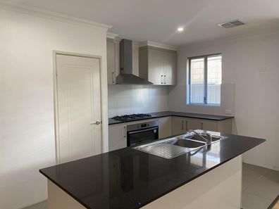 27 Lucknow Street, Piara Waters WA 6112