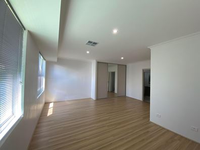 27 Lucknow Street, Piara Waters WA 6112