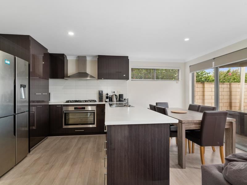 8/17 Lapage Street, Belmont