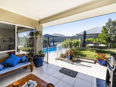 8 Purcell Gardens, South Yunderup WA 6208