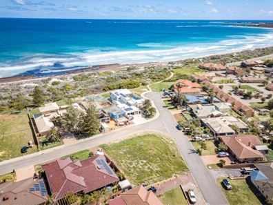 16 Eastcott Way, Tarcoola Beach WA 6530