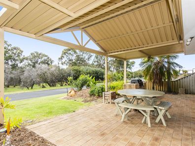 2 Leahy Court, Leeming WA 6149