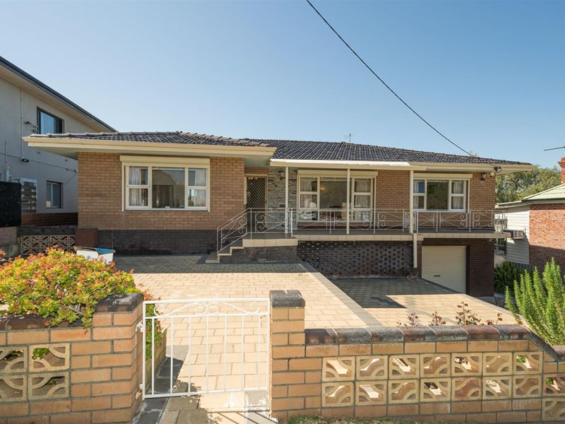 16 Sea View Street, Beaconsfield WA 6162