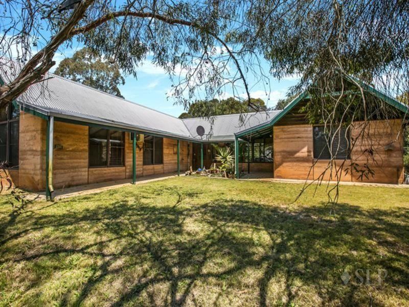 309 Foxton Drive, Oakford WA 6121