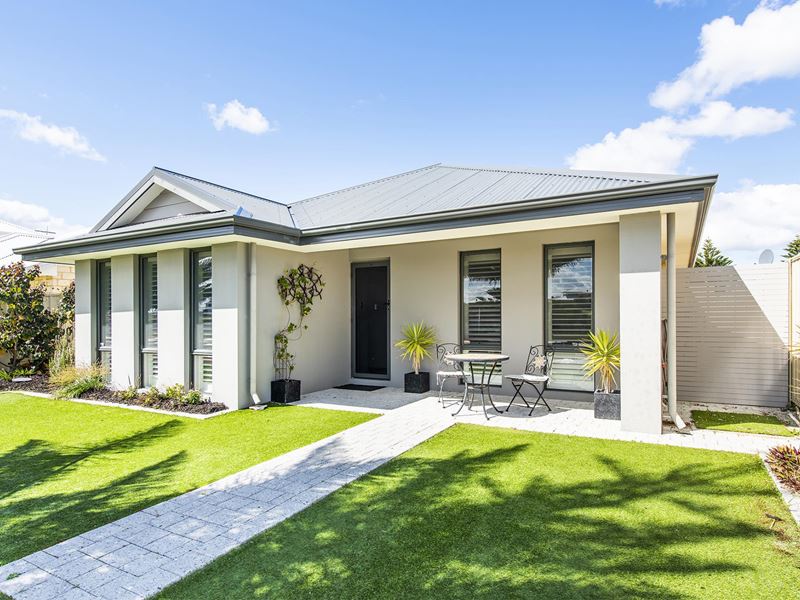 72 Bancoura Parkway, Secret Harbour WA 6173