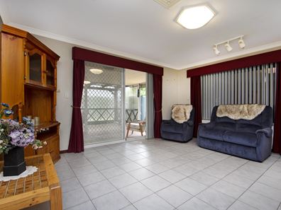 9 Elbrus Way, Caversham WA 6055