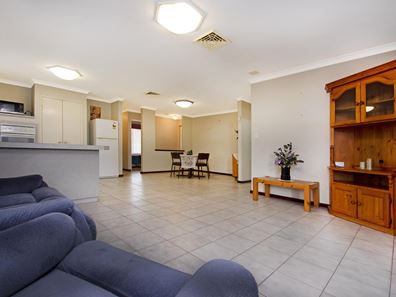 9 Elbrus Way, Caversham WA 6055