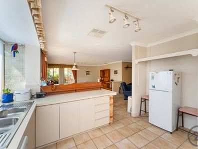 2 Castilloa Court, Halls Head WA 6210