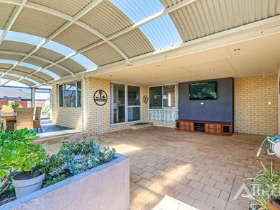 5 Berkeley Loop, Piara Waters WA 6112