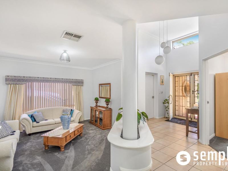 17 Beckett Close, Lake Coogee