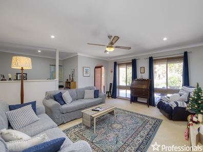 194 Lesmurdie Road, Lesmurdie WA 6076