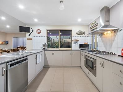 14 Lecania Street, Seville Grove WA 6112