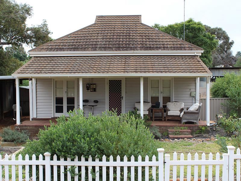 9 Crossland Street, Corrigin