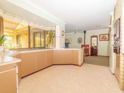 3 McMahon Court, Halls Head WA 6210