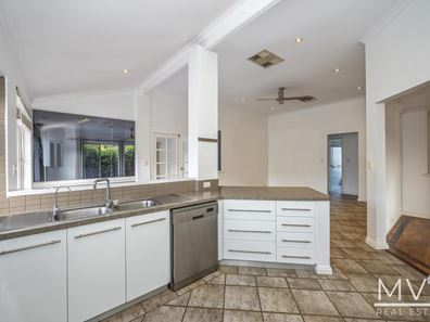 10 Mollison Gardens, Gwelup WA 6018