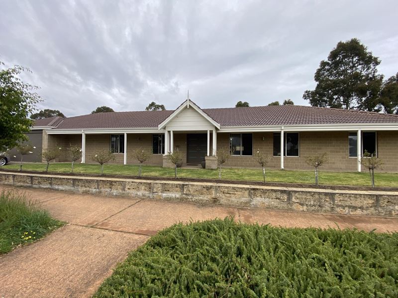 8 Millbridge Boulevard, Millbridge