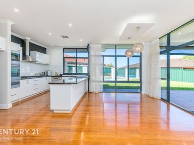 19 Marlowe Place, Lake Coogee WA 6166