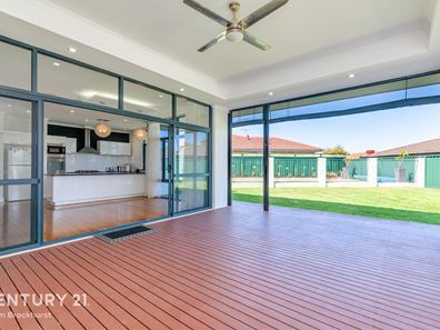 19 Marlowe Place, Lake Coogee WA 6166