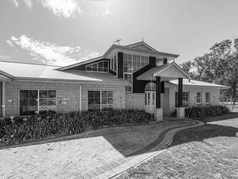 8 Harvey View Drive, Herron