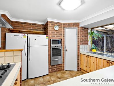 11 Bartlett Place, Parmelia WA 6167