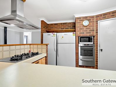 11 Bartlett Place, Parmelia WA 6167