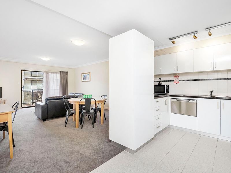 28/118 Mounts Bay Road, Perth