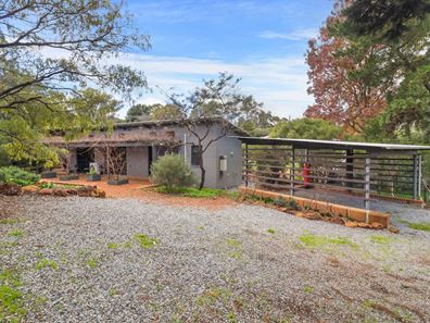 27 Holly Way East, Kalamunda WA 6076