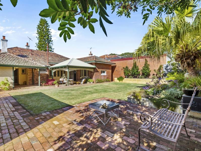 1 Cliff Road, Claremont