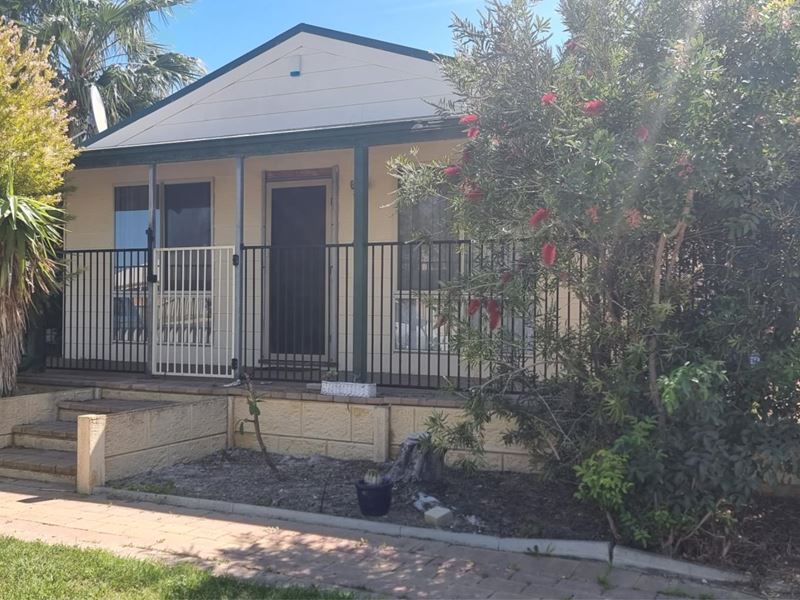 12 Peterwangey Place, Port Denison