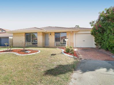 4 Mannix Pass, Queens Park WA 6107