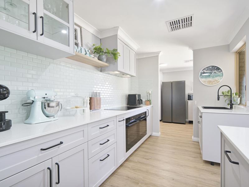 243 Trappers Drive, Woodvale