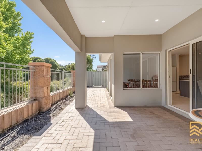 2/6 Bluestone Loop, Piara Waters