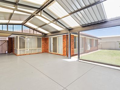 21 Killarney Retreat, Meadow Springs WA 6210