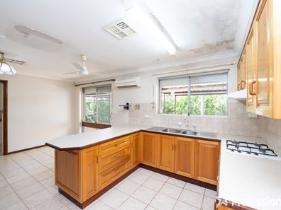 13 Meloway Drive, Maida Vale WA 6057