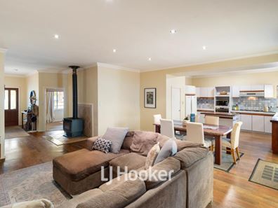 8 John Street, Abbey WA 6280