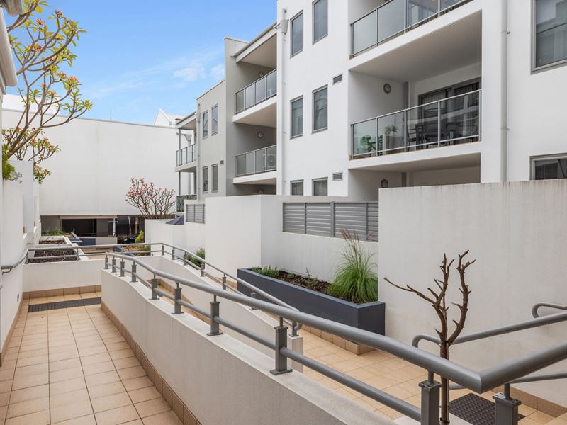 32/154 Newcastle Street, Perth