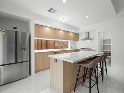 9 Livorno Boulevard, Piara Waters WA 6112