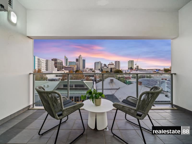 21/98 Lake Street, Northbridge