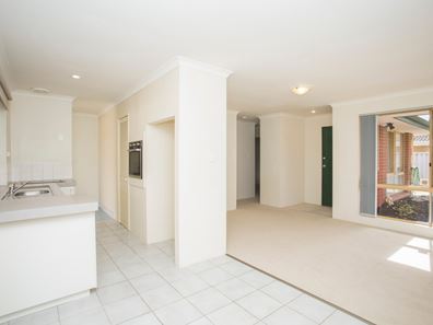 4/9 Mathoura Street, Midland WA 6056