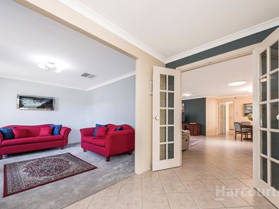 19 Lyndavale Loop, Carramar WA 6031