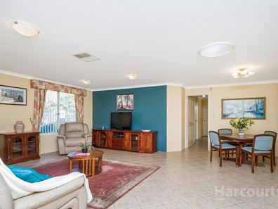 19 Lyndavale Loop, Carramar WA 6031