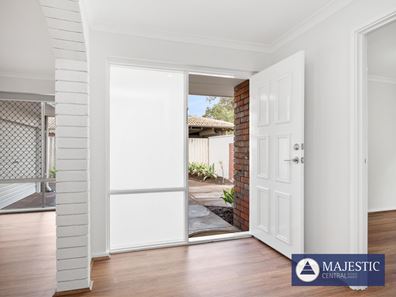 28 Tullamore Ave, Thornlie WA 6108