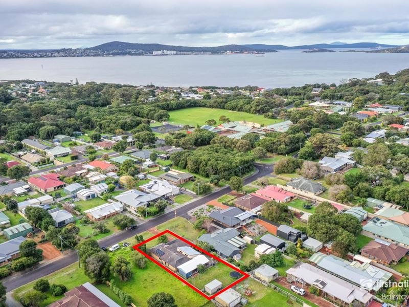 8 Gordon Street, Little Grove WA 6330