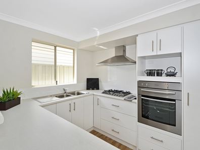 21 Brooks Garden Boulevard, Lange WA 6330
