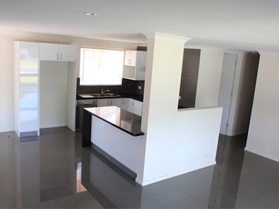 17 Spinaway St, Craigie WA 6025