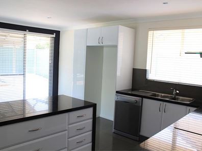 17 Spinaway St, Craigie WA 6025