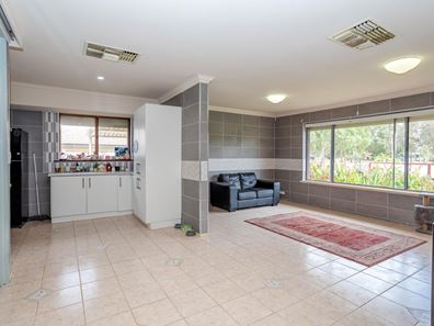 14 Werndley Street, Armadale WA 6112