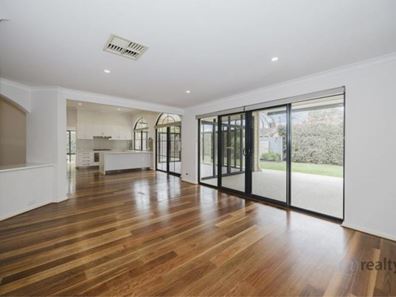 49 Urbahns Crescent, Bateman WA 6150