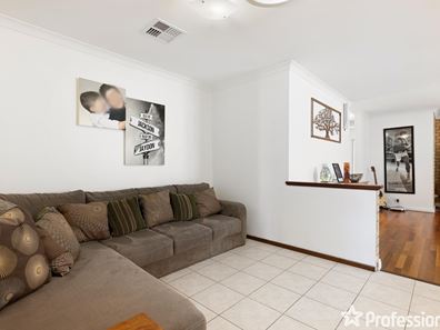 8 Springfield Court, Warnbro WA 6169